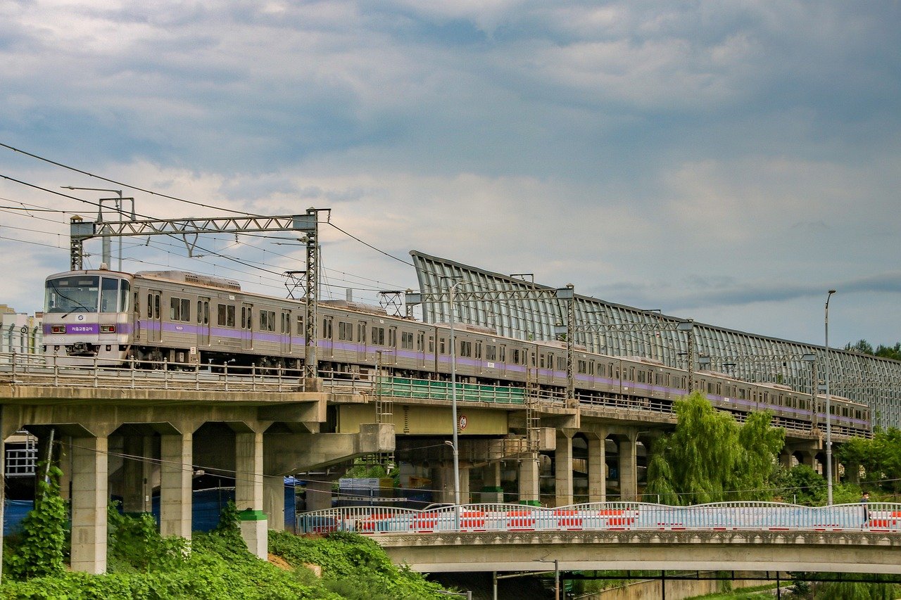 A Seoul subway Line 5 train running on an elevated track